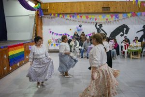 Mes de la Igualdad: adultos mayores celebraron el carnaval de invierno