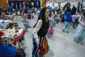 Mes de la Igualdad: adultos mayores celebraron el carnaval de invierno