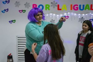 Mes de la Igualdad: adultos mayores celebraron el carnaval de invierno