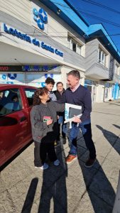 Lotería de Santa Cruz entregó el primer auto 0km a la ganadora del Telebingo