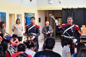 Semana Sanmartiniana: Granaderos visitan diferentes escuelas de Río Gallegos