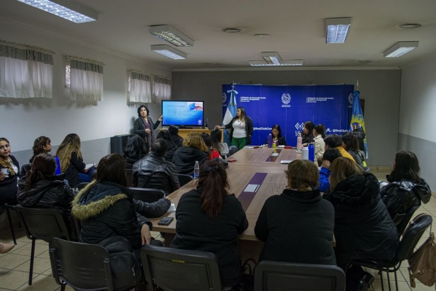 Desarrollo Social fortalece a sus equipos en la atención a titulares de Tarjeta Social