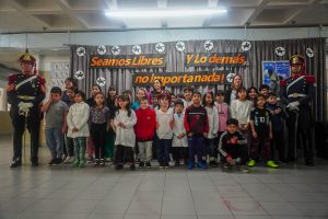 Continúan las visitas de los Granderos a Caballo a las escuelas de Río Gallegos