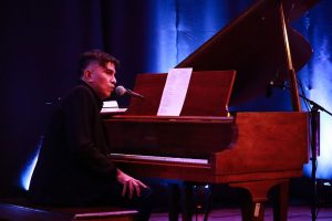 Pianistas del sur: Juan Vía y Claus deslumbraron auditorio del Centro Cultural Santa Cruz