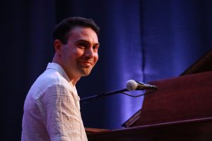 Pianistas del sur: Juan Vía y Claus deslumbraron auditorio del Centro Cultural Santa Cruz
