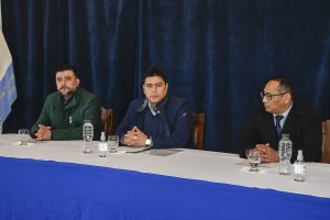 Vidal encabezó acto de entrega de ambulancias, ecógrafos y autobomba para localidades de Santa Cruz