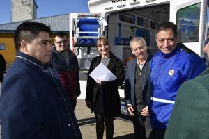 Vidal encabezó acto de entrega de ambulancias, ecógrafos y autobomba para localidades de Santa Cruz