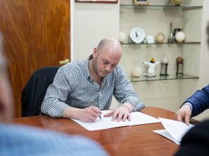 Plan de obras: Vidal firmó convenio con el Municipio de Río Turbio