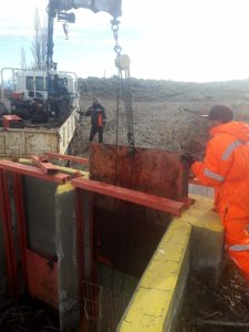 Firmaron convenios con municipios para mantenimiento de canales de riego de Perito Moreno y Los Antiguos