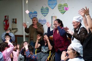 Infancias disfrutaron de una tarde de alegría con los adultos mayores del Zumalacarregui