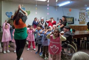 Infancias disfrutaron de una tarde de alegría con los adultos mayores del Zumalacarregui
