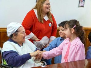 Infancias disfrutaron de una tarde de alegría con los adultos mayores del Zumalacarregui