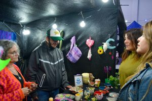 La comunidad de Piedra Buena disfrutó de la primera jornada del Mercado de Economía Comunitaria