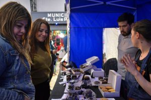La comunidad de Piedra Buena disfrutó de la primera jornada del Mercado de Economía Comunitaria