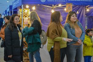 La comunidad de Piedra Buena disfrutó de la primera jornada del Mercado de Economía Comunitaria