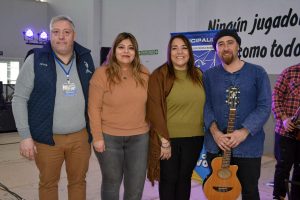 La comunidad de Piedra Buena disfrutó de la primera jornada del Mercado de Economía Comunitaria