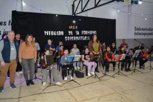 La comunidad de Piedra Buena disfrutó de la primera jornada del Mercado de Economía Comunitaria