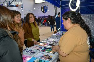 La comunidad de Piedra Buena disfrutó de la primera jornada del Mercado de Economía Comunitaria