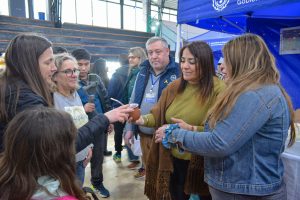 La comunidad de Piedra Buena disfrutó de la primera jornada del Mercado de Economía Comunitaria