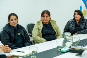 Autoridades de Educación recibieron a familias autoconvocadas