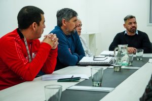 Autoridades de Educación recibieron a familias autoconvocadas