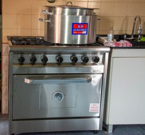 Santa Cruz Produce: Francisca recibió una cocina semi industrial, “nunca me habían ayudado, estoy feliz”