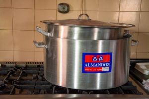 Santa Cruz Produce: Francisca recibió una cocina semi industrial, “nunca me habían ayudado, estoy feliz”