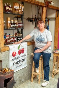 Santa Cruz Produce: Francisca recibió una cocina semi industrial, “nunca me habían ayudado, estoy feliz”