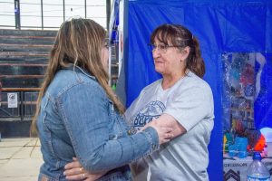 Santa Cruz Produce: Francisca recibió una cocina semi industrial, “nunca me habían ayudado, estoy feliz”