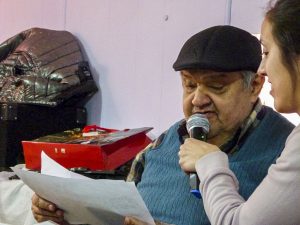 Dos generaciones y un compromiso: el buen trato al adulto mayor