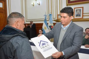 Vidal entregó títulos de propiedad a familias de la Cuenca Carbonífera