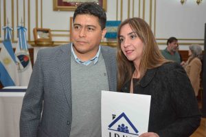 Vidal entregó títulos de propiedad a familias de la Cuenca Carbonífera