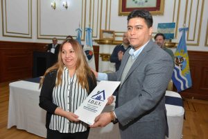 Vidal entregó títulos de propiedad a familias de la Cuenca Carbonífera