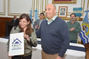 Vidal entregó títulos de propiedad a familias de la Cuenca Carbonífera
