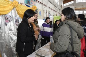 Con gran participación de estudiantes se realizó la Primera Feria de Carreras
