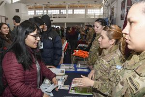 Con gran participación de estudiantes se realizó la Primera Feria de Carreras