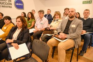 Dictan capacitación sobre producción de hidrógeno y energías renovables