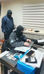 Seguridad: Detuvieron a “la condesa blanca” con cocaína y sumas millonarias en distintas divisas