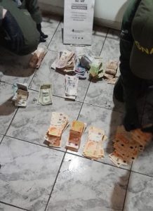 Seguridad: Detuvieron a “la condesa blanca” con cocaína y sumas millonarias en distintas divisas