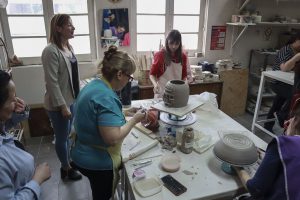 Acuerdan acciones para potenciar la producción artesanal en Los Antiguos