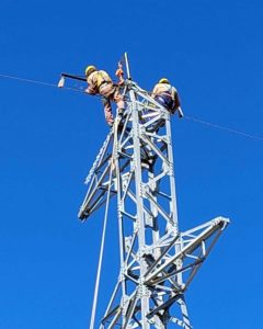 Informan avances en la obra de tendido eléctrico El Pluma- Perito Moreno