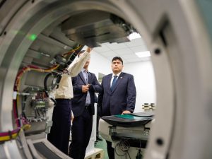 Claudio Vidal continúa su recorrido por municipios en China para impulsar inversiones tecnológicas y el desarrollo de YCRT