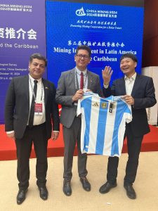 Claudio Vidal continúa su recorrido por municipios en China para impulsar inversiones tecnológicas y el desarrollo de YCRT