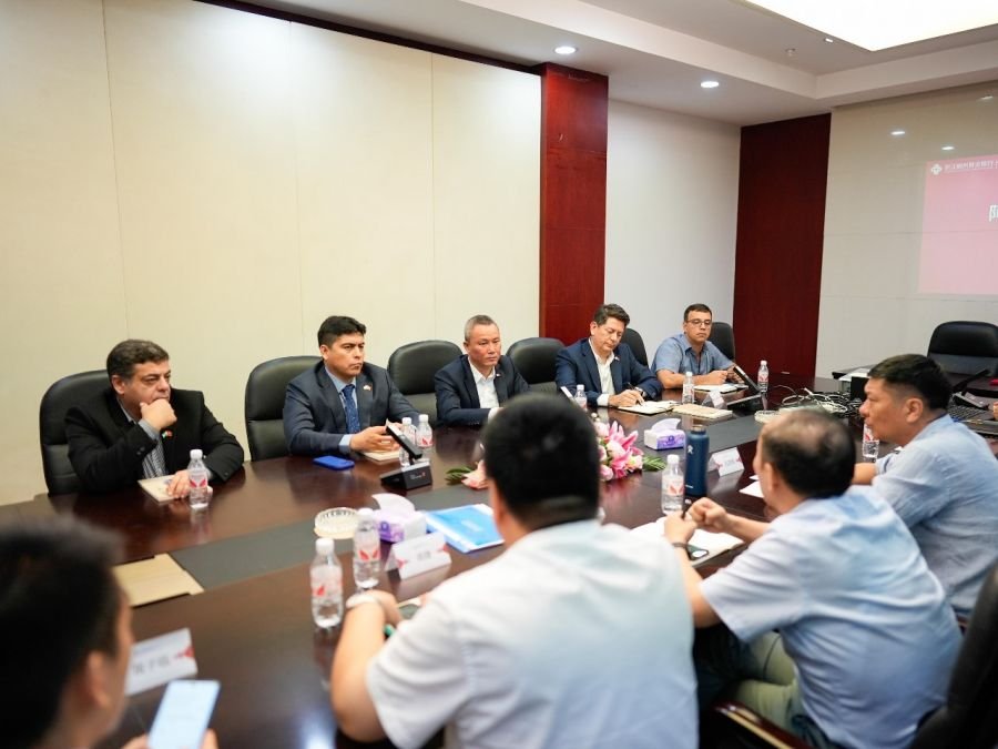 Claudio Vidal gestiona inversiones para Santa Cruz en China: "Estamos trabajando para el futuro de nuestra gente"