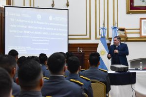 Seguridad brindó disertación sobre el robo al Banco Anglo Sudamericano ocurrido en 1935