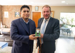 Embajador de Alemania visita Santa Cruz para fortalecer vínculos con el gobierno provincial
