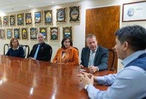 Embajador de Alemania visita Santa Cruz para fortalecer vínculos con el gobierno provincial