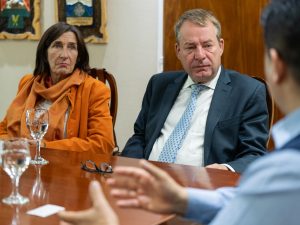 Embajador de Alemania visita Santa Cruz para fortalecer vínculos con el gobierno provincial