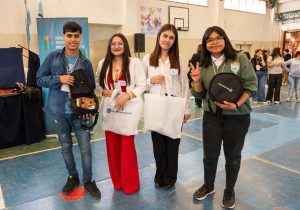 Proyectos de estudiantes secundarios fueron premiados a la innovación educativa