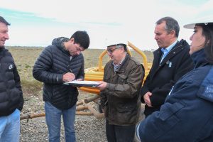 El Gobierno Provincial firmó convenio para avanzar en la red de gas del Barrio Aeroclub de Río Gallegos